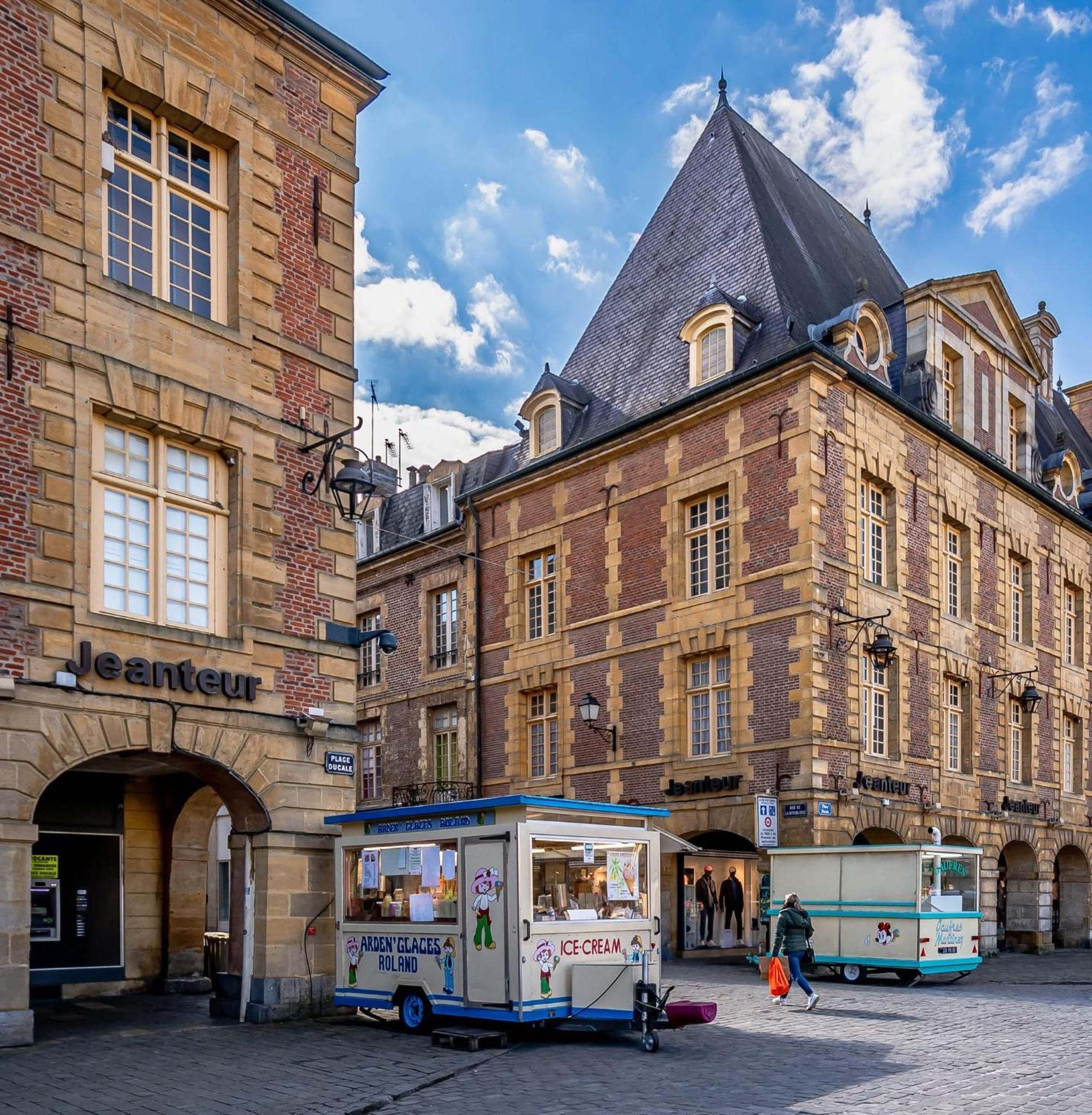 Le Petit Ardennais Charleville-Mézières Esterno foto